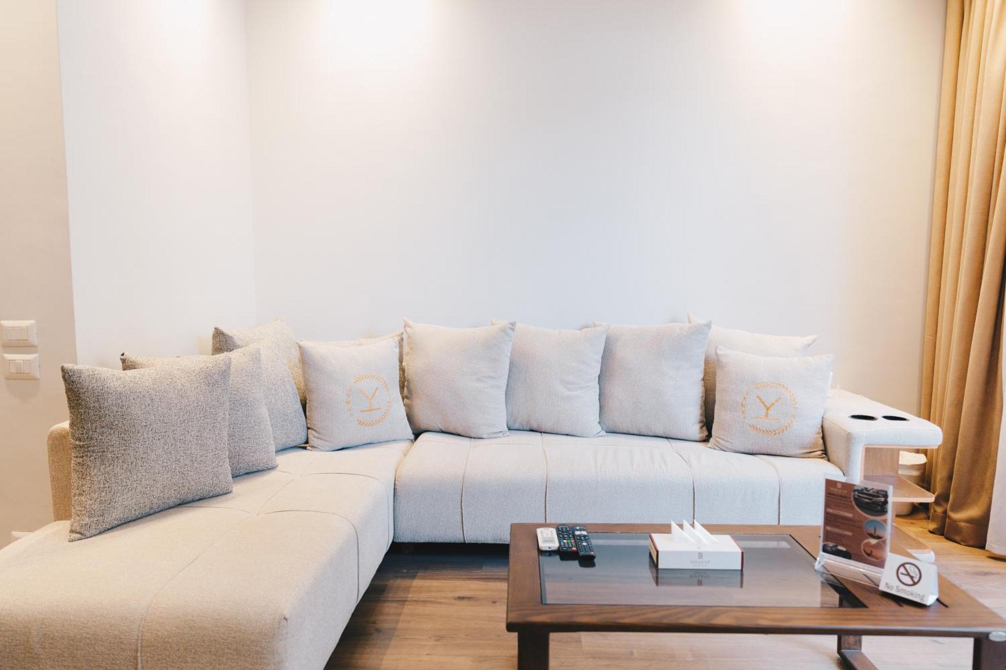 The Suites Near Auc By Elegant Kairo Bagian luar foto